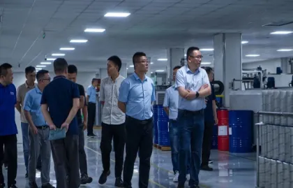 XCMG-kaivinkoneen ja jälleenmyyjien delegaatio vierailee Zhejiang Headman Filtration Technology Co., Ltd:ssä. Tutkien uusia rajoja suodatinteknologian innovaatiossa ja yhteistyössä