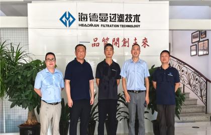 Hyundai (Jiangsu) Construction Machinery -delegaatio vieraili Zhejiangin päällikön luona tutkiakseen uusia mahdollisuuksia suodatusteknologian yhteistyölle.